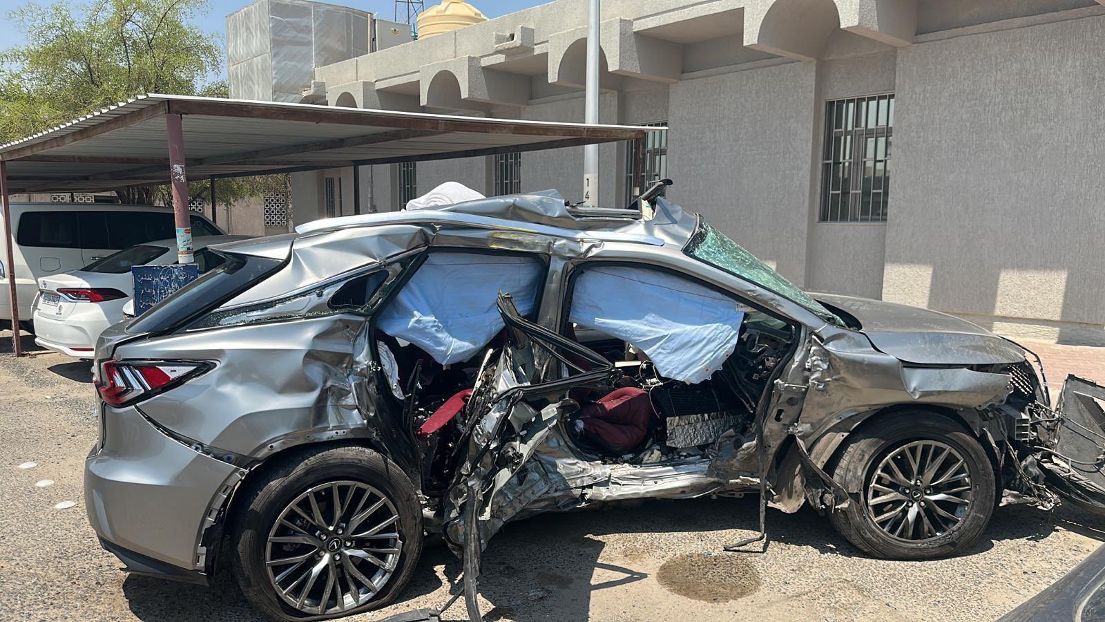 السيارة التي صدمتها فاطمة المؤمن وكان بداخلها 5 أشخاص، توفي اثنان وإصابة ثلاث في العناية المركزة - المصدر: شبكة الكويت