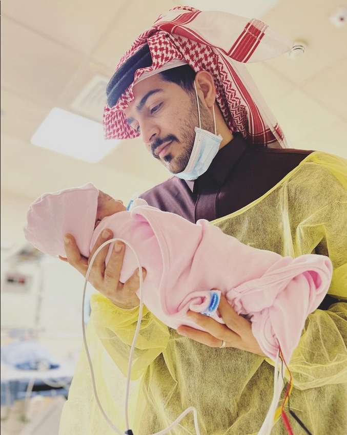 عبدالرحمن الدخيل وأبنته "لينا"